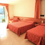 Regina 3*