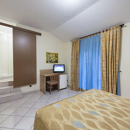 Regina 3* Gravedona